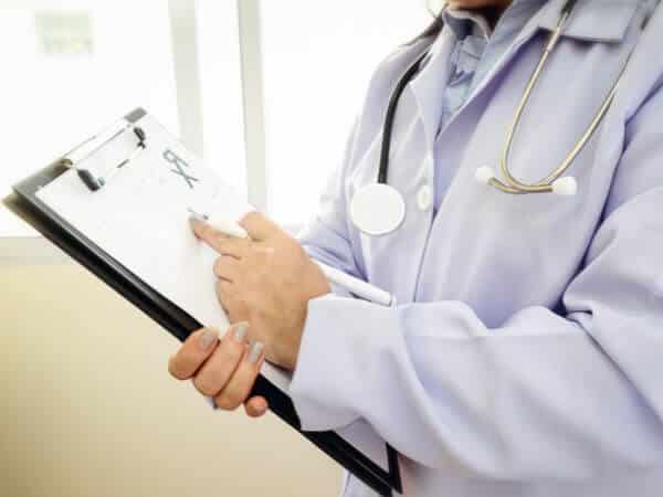 medico con cartella